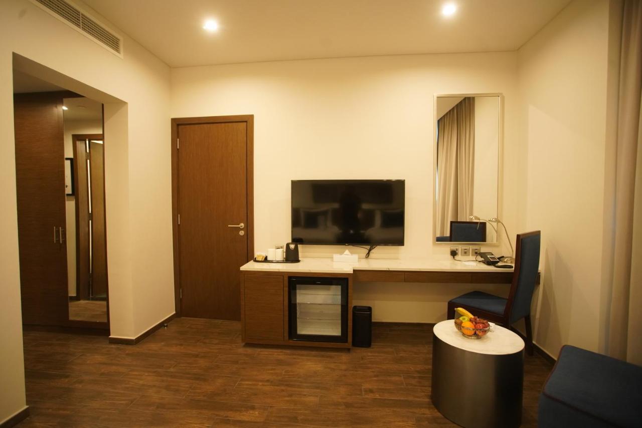 C - Hotel And Suites Doha Exterior foto